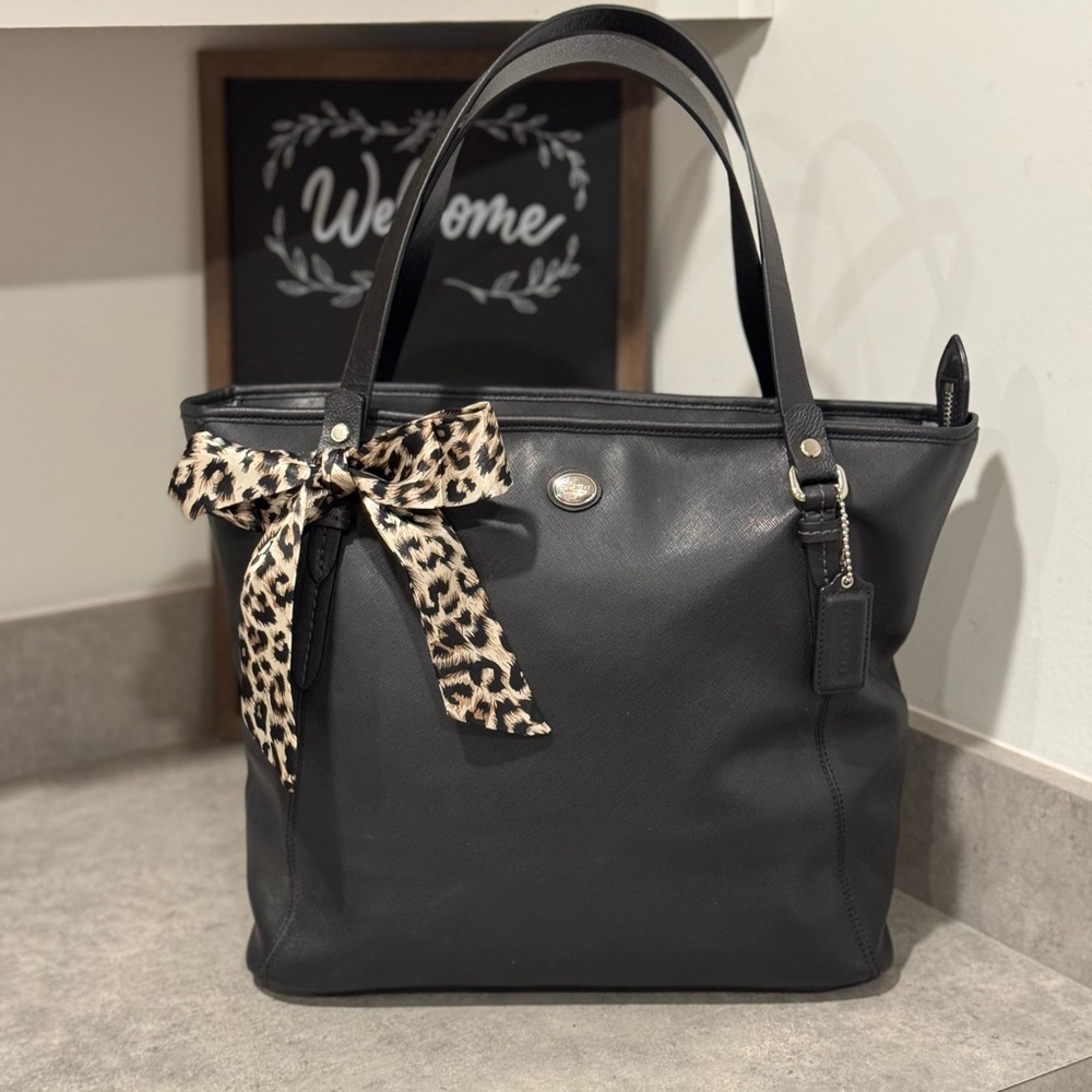 Coach Black Peyton Leather zip Top Tote! GUC!! - Picture 2 of 12